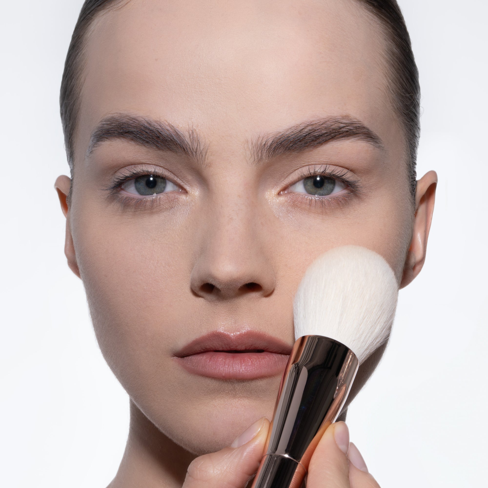 HY-GLAM POWDER BRUSH - נטאשה דנונה מייקאפ