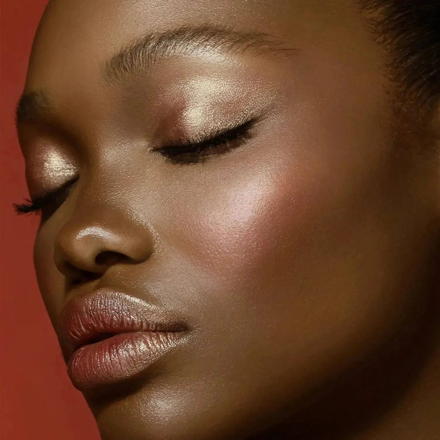 Bloom Cheek Palette - פלטת סמקים והיילייטרים בלום Natasha Denona