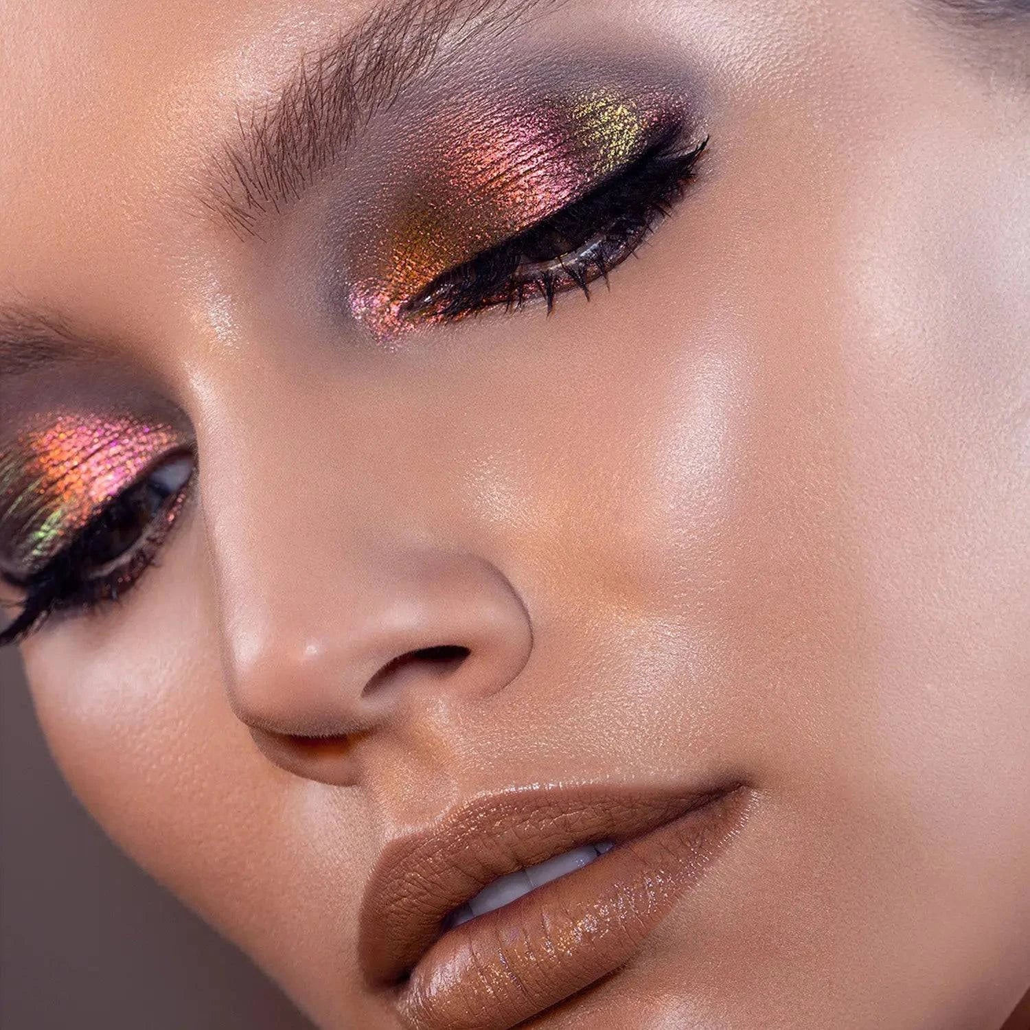 CHROMIUM LIQUID EYESHADOW- צללית נוזלית לעיניים כרומיום בגימור מולטי-כרום -  3