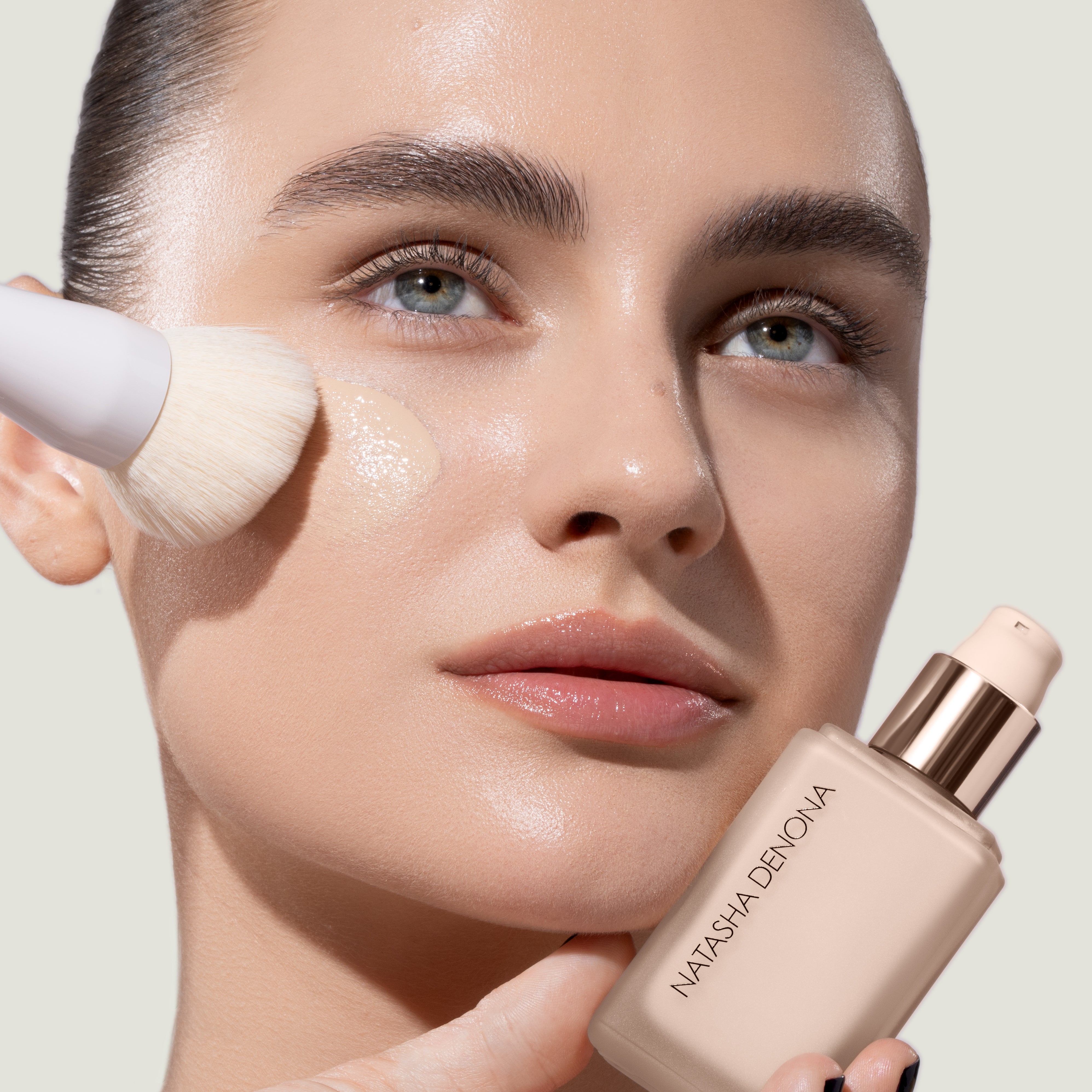 Hy-Glam_Foundation_How_To_Use_1.jpg