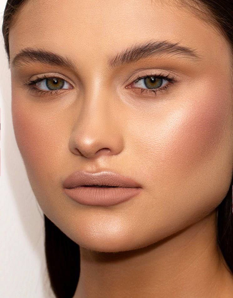 MINI BLUSH GLOW DUO BLUSH & HIGHLIGHTING POWDER model look