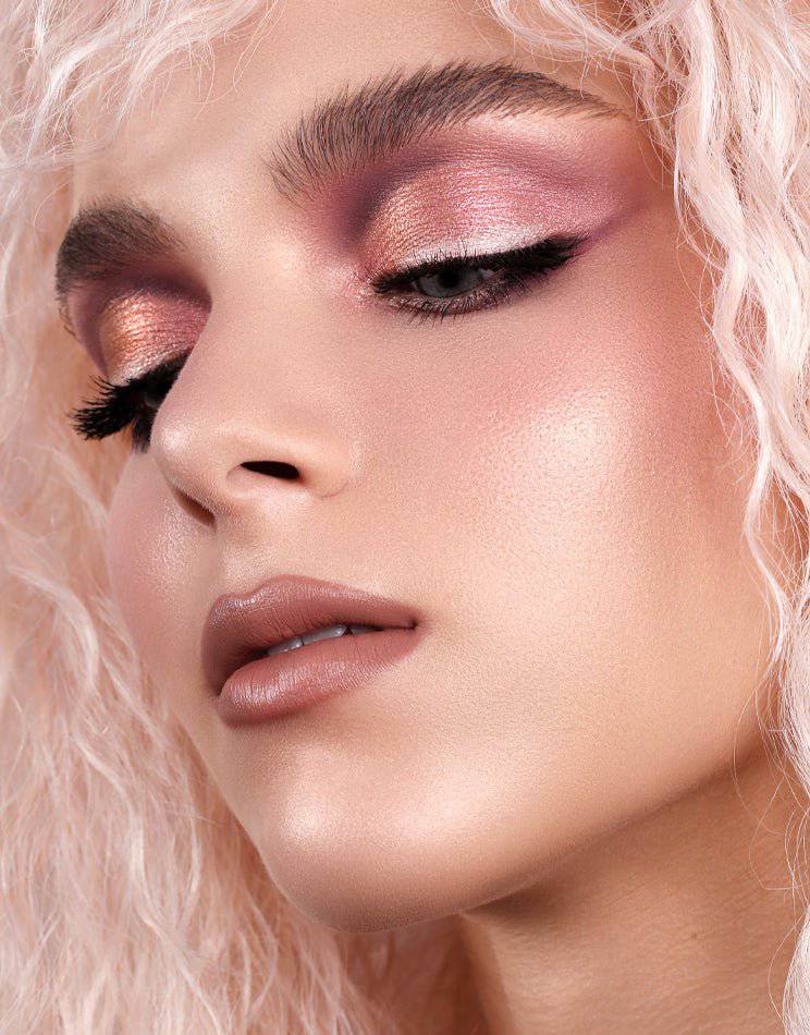 MINI LOVE EYESHADOW PALETTE model look