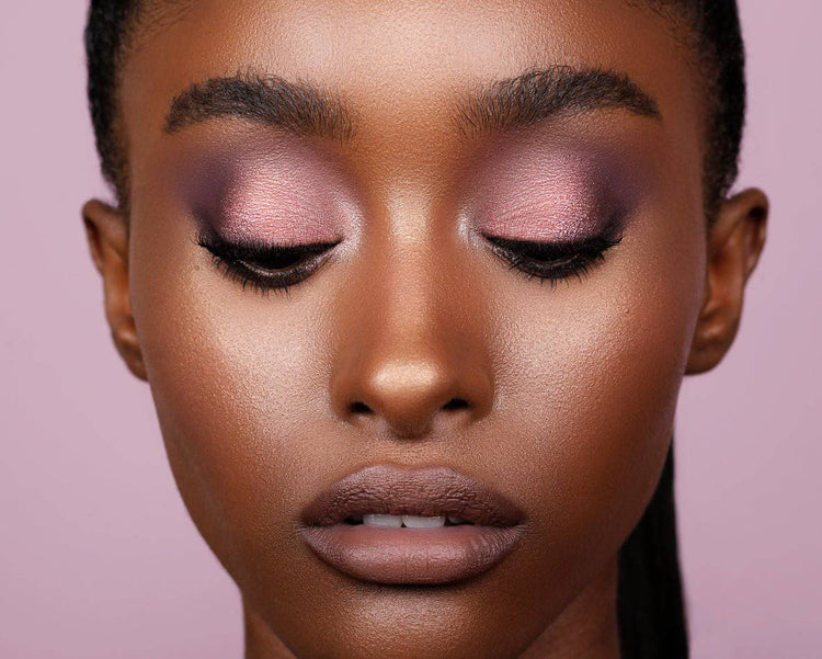 MINI LOVE EYESHADOW PALETTE model look