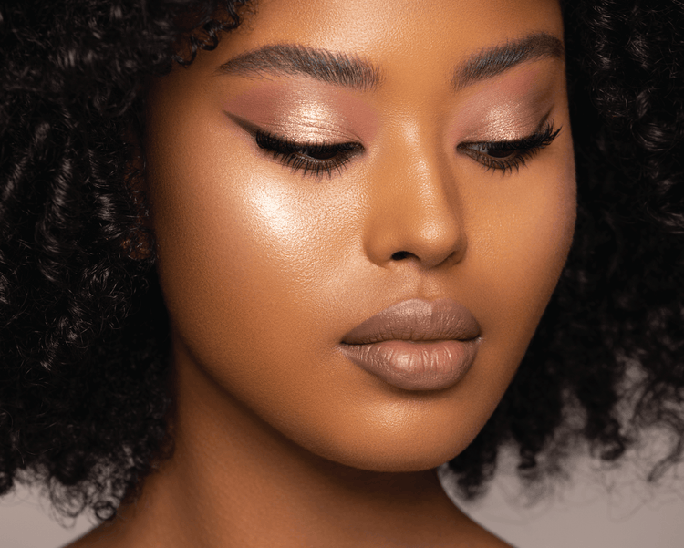 Mini Biba Eye Shadow palette model look
