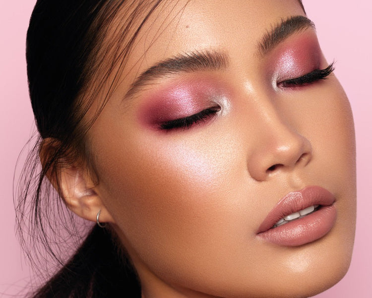 LOVE EYESHADOW PALETTE model look