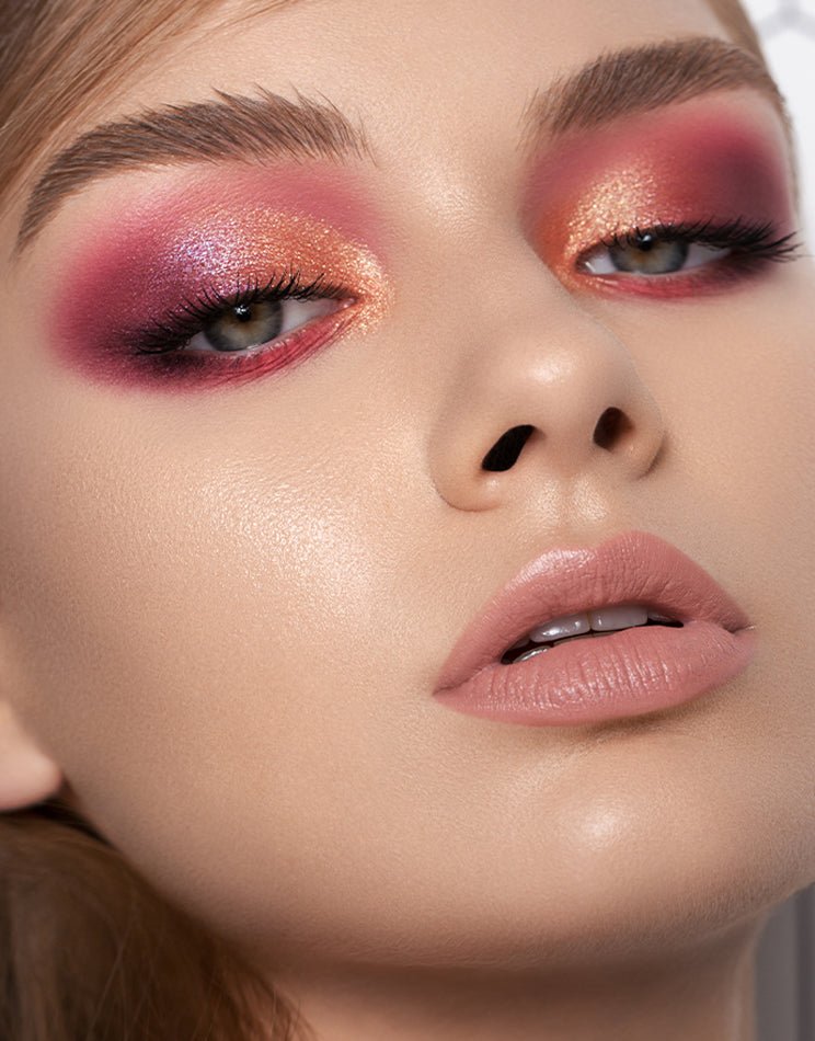 LOVE EYESHADOW PALETTE model look