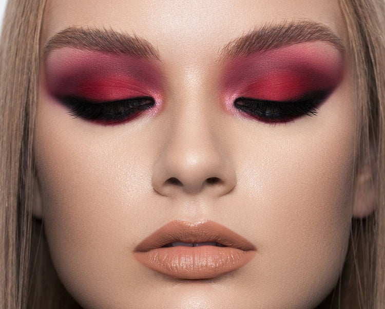 LOVE EYESHADOW PALETTE model look