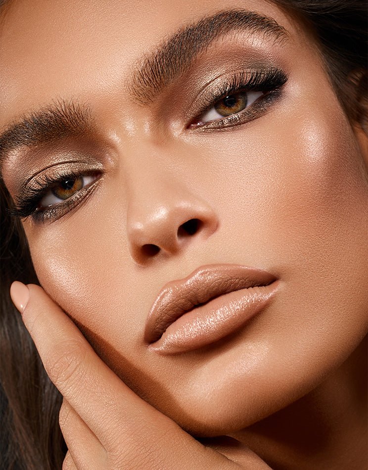 Mini Glam model look