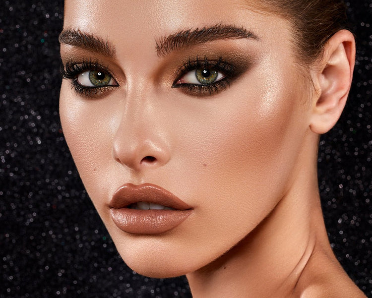 Mini Glam model look