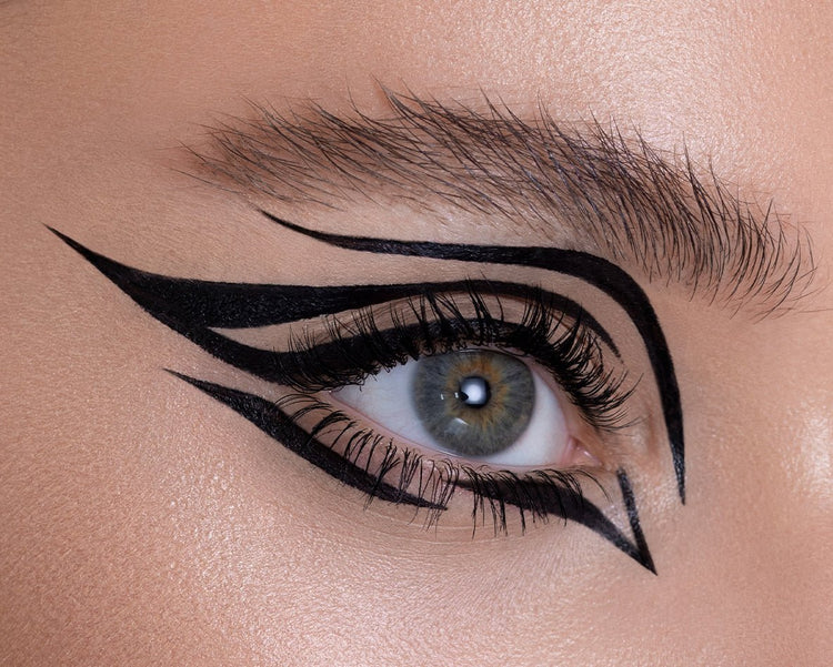 MACRO BLADE PRO FLOW PRECISION EYELINER model look 