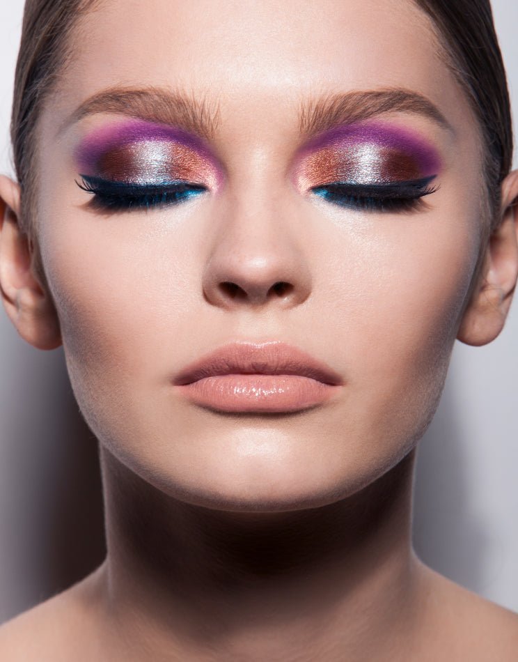 EYESHADOW PALETTE 28 PURPLE-BLUE model look