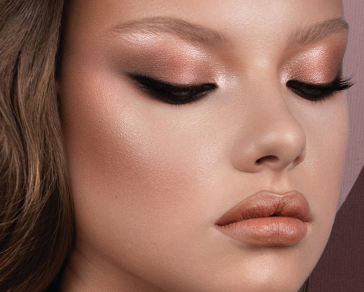 RETRO EYESHADOW model look