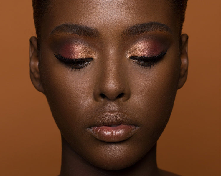 SUNSET EYESHADOW PALETTE model look