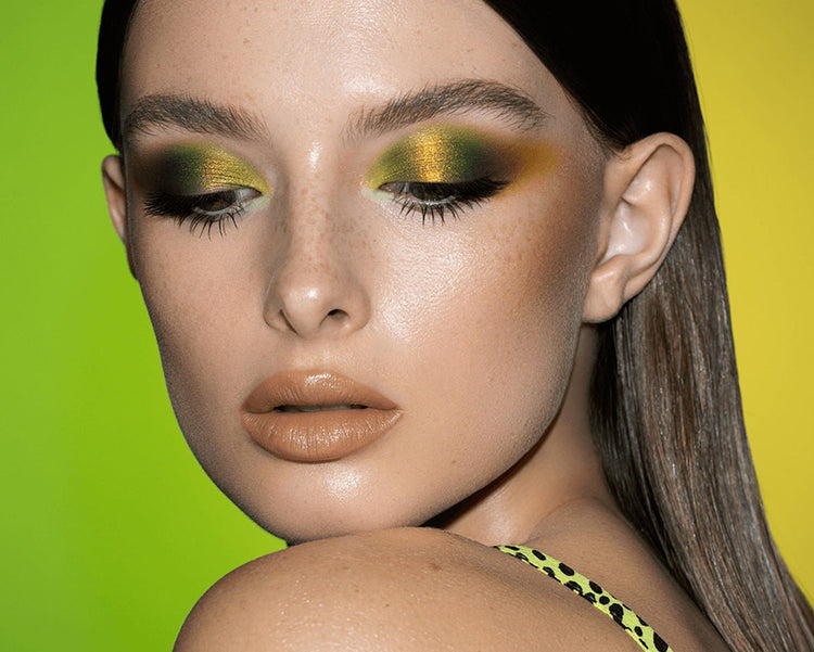TRIOCHROME EYESHADOW PALETTE model look